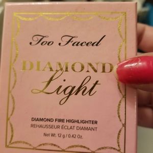 Too faced highlighter